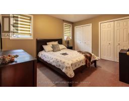 956 QUEENSBOROUGH COURT N - 25