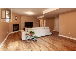 956 QUEENSBOROUGH COURT N - 32