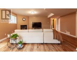 956 QUEENSBOROUGH COURT N - 33