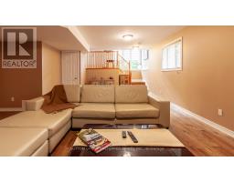 956 QUEENSBOROUGH COURT N - 35
