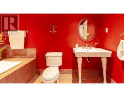 956 QUEENSBOROUGH COURT N - 39