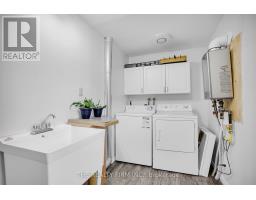 3692 BEVERLY GLEN - 20