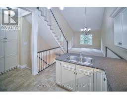 7 - 384 HEAD STREET N - 11