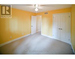 7 - 384 HEAD STREET N - 21