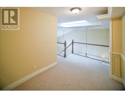 7 - 384 HEAD STREET N - 24