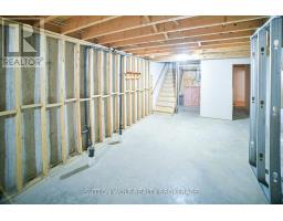 7 - 384 HEAD STREET N - 29