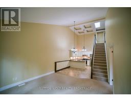 7 - 384 HEAD STREET N - 7