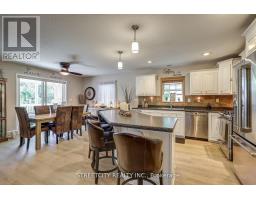 481 RICHARD CRESCENT - 11