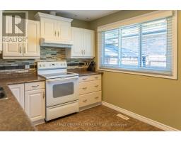 15 FROBISHER CRESCENT - 20