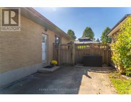 15 FROBISHER CRESCENT - 3
