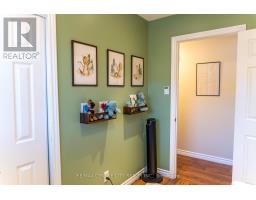 15 FROBISHER CRESCENT - 32