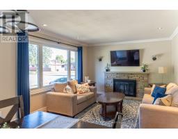 15 FROBISHER CRESCENT - 34