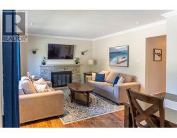 15 FROBISHER CRESCENT - 35