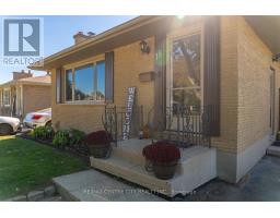 15 FROBISHER CRESCENT - 4