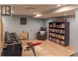 15 FROBISHER CRESCENT - 40