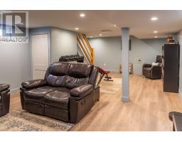 15 FROBISHER CRESCENT - 42