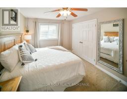 82 LAURA LANE - 12