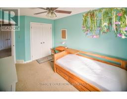 82 LAURA LANE - 16