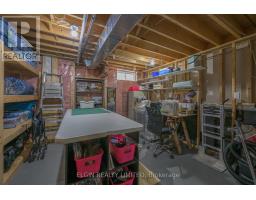 15 HUMMINGBIRD LANE - 38