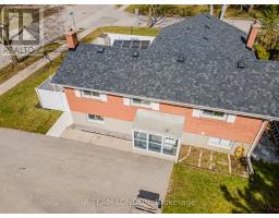 172 WAKEFIELD CRESCENT W - 38