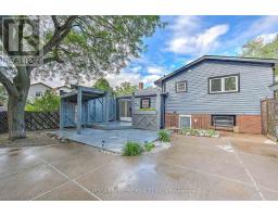 13 SANDALWOOD CRESCENT - 38