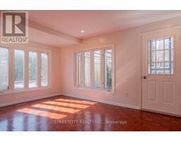 814 GRENFELL DRIVE - 18