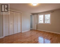 814 GRENFELL DRIVE - 21