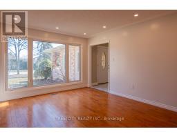 814 GRENFELL DRIVE - 5