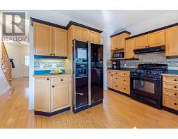 48 MEADOWOAK CRESCENT - 10