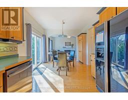 48 MEADOWOAK CRESCENT - 11