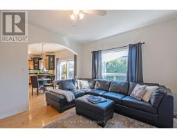 48 MEADOWOAK CRESCENT - 17