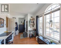 48 MEADOWOAK CRESCENT - 26