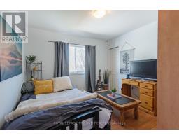 48 MEADOWOAK CRESCENT - 27