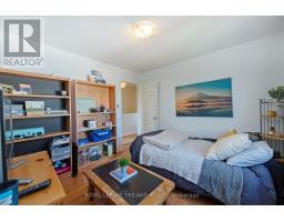 48 MEADOWOAK CRESCENT - 28