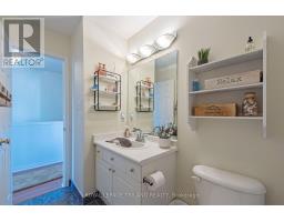 48 MEADOWOAK CRESCENT - 30