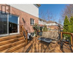 48 MEADOWOAK CRESCENT - 38