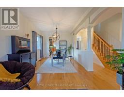 48 MEADOWOAK CRESCENT - 4