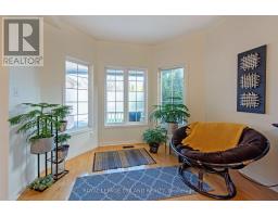48 MEADOWOAK CRESCENT - 5