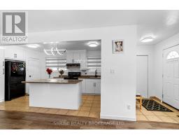 15 GARLAND CRESCENT - 11