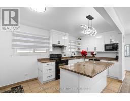 15 GARLAND CRESCENT - 15