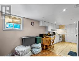 15 GARLAND CRESCENT - 36