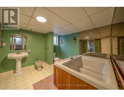 747 GRENFELL DRIVE - 20