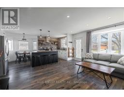 3 UPCOTT CRESCENT - 6