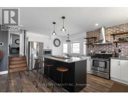 3 UPCOTT CRESCENT - 8