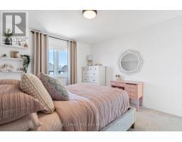 28 HAZELWOOD PASSAGE - 32