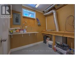 16 HURON AVENUE - 40