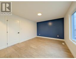 8 - 235 KENNINGTON WAY - 33