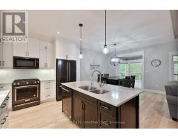 52 KEMP CRESCENT N - 14