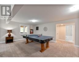 52 KEMP CRESCENT N - 34