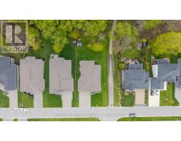 52 KEMP CRESCENT N - 35